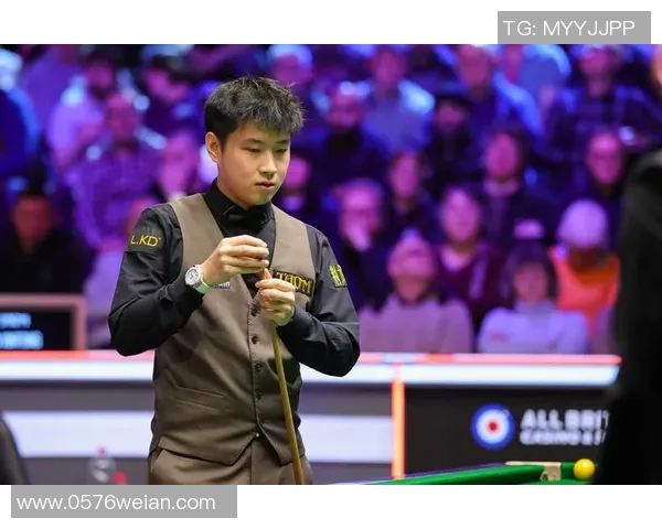 斯诺克英锦赛精彩对决赵心童与李航谁能笑到最后